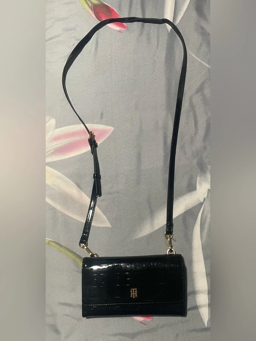Tommy Hilfiger Black Patent Leather Crossbody Wallet